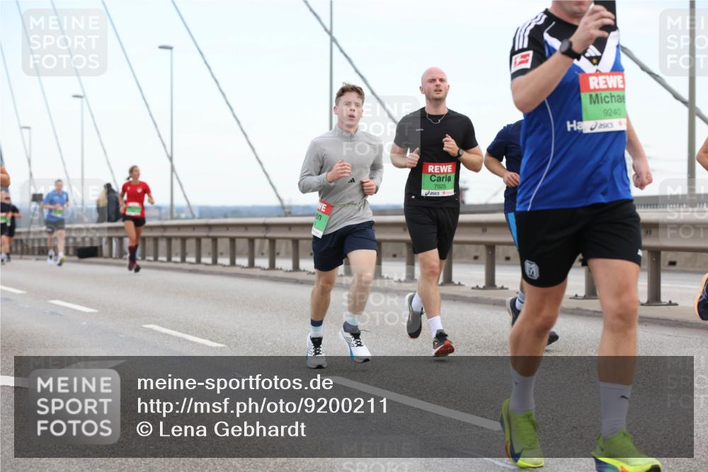03.10.2025 - Köhlbrandbrückenlauf Lena Gebhardt http://msf.ph/oto/9200211 03.10.2025 15:22:11 Position 1 7025, 9240 meine-sportfotos.de