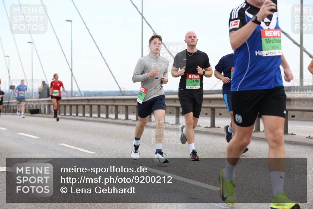 03.10.2025 - Köhlbrandbrückenlauf Lena Gebhardt http://msf.ph/oto/9200212 03.10.2025 15:22:11 Position 1 7025, 9240 meine-sportfotos.de