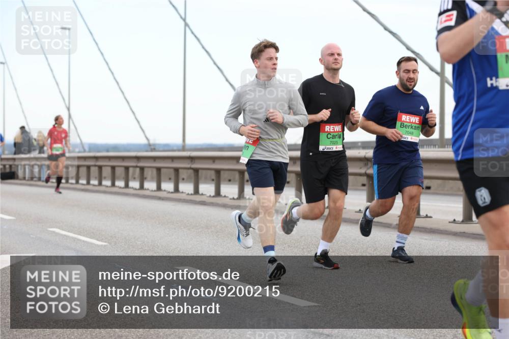 03.10.2025 - Köhlbrandbrückenlauf Lena Gebhardt http://msf.ph/oto/9200215 03.10.2025 15:22:11 Position 1 7025, 7048 meine-sportfotos.de