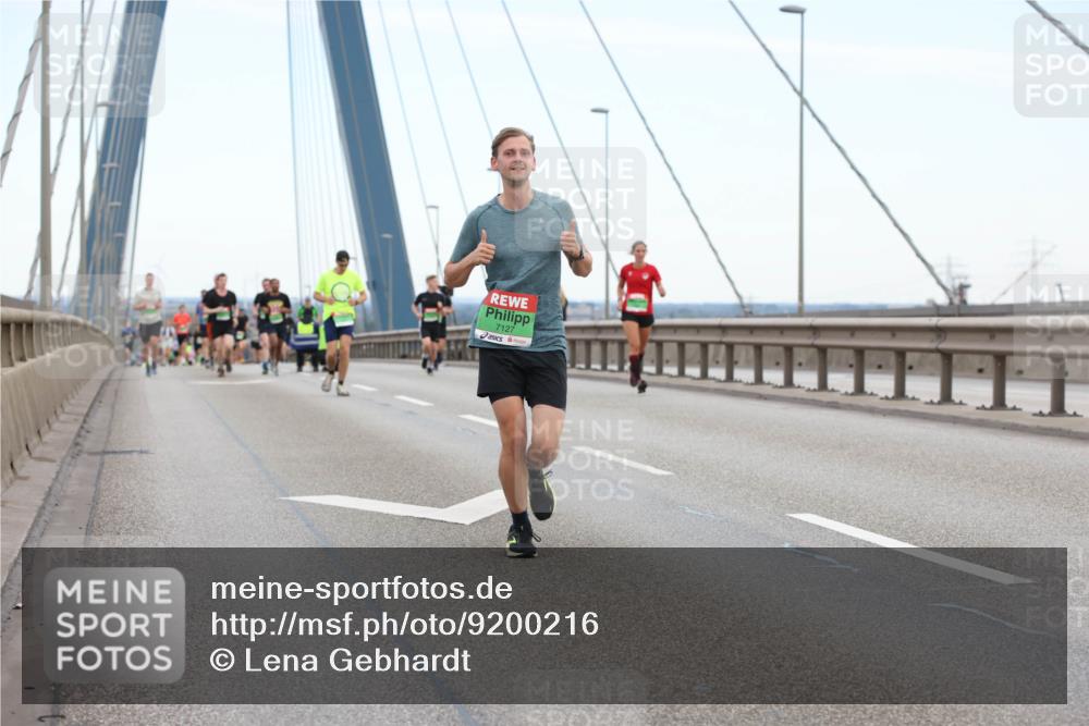 03.10.2025 - Köhlbrandbrückenlauf Lena Gebhardt http://msf.ph/oto/9200216 03.10.2025 15:22:12 Position 1 7127 meine-sportfotos.de