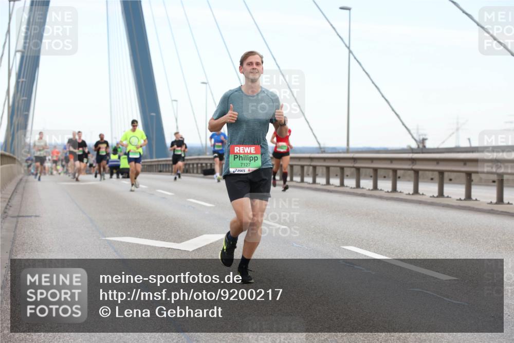 03.10.2025 - Köhlbrandbrückenlauf Lena Gebhardt http://msf.ph/oto/9200217 03.10.2025 15:22:12 Position 1 7127 meine-sportfotos.de