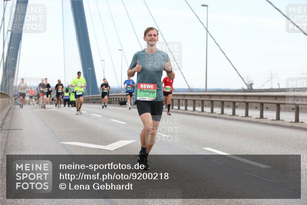 03.10.2025 - Köhlbrandbrückenlauf Lena Gebhardt http://msf.ph/oto/9200218 03.10.2025 15:22:12 Position 1 7127 meine-sportfotos.de