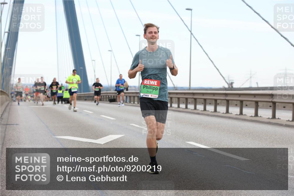03.10.2025 - Köhlbrandbrückenlauf Lena Gebhardt http://msf.ph/oto/9200219 03.10.2025 15:22:13 Position 1 7127 meine-sportfotos.de