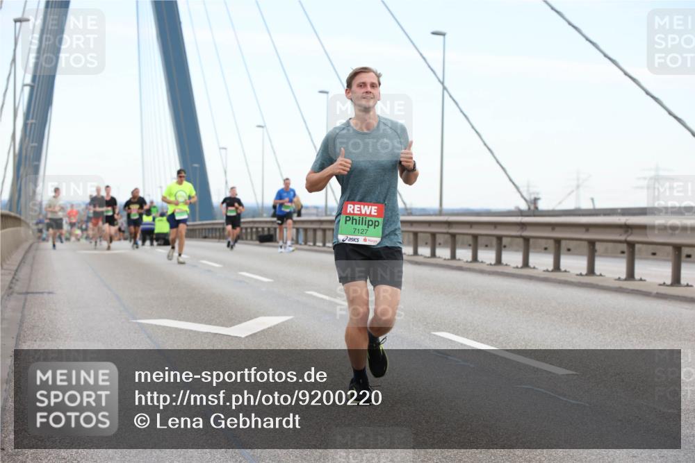 03.10.2025 - Köhlbrandbrückenlauf Lena Gebhardt http://msf.ph/oto/9200220 03.10.2025 15:22:13 Position 1 7127 meine-sportfotos.de