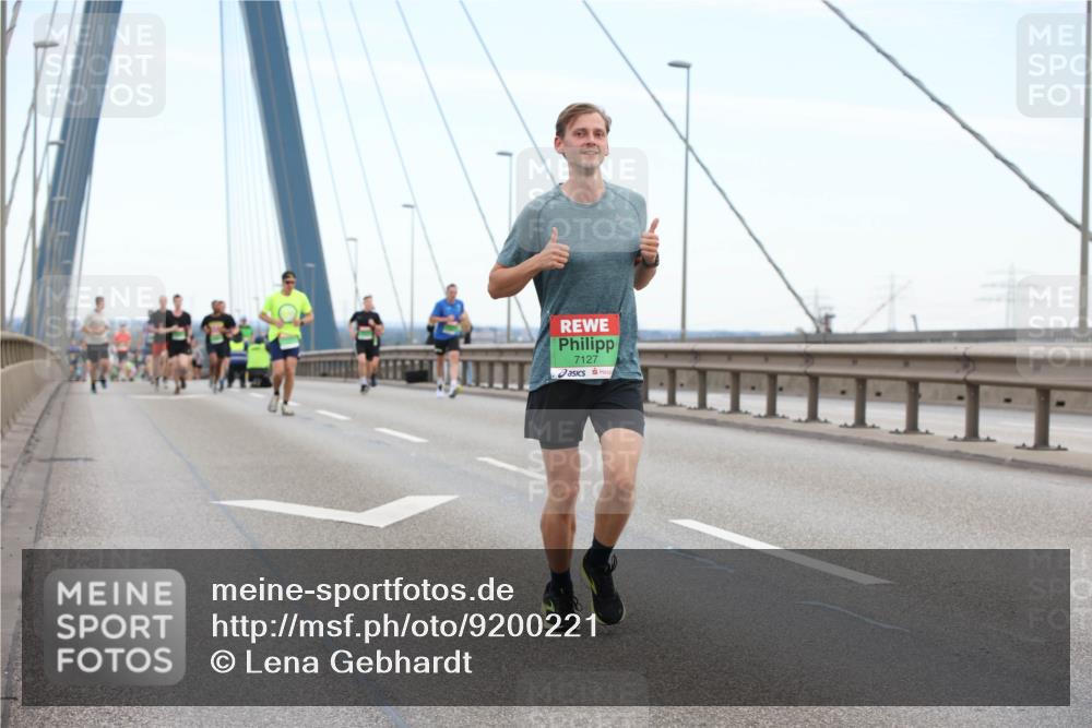 03.10.2025 - Köhlbrandbrückenlauf Lena Gebhardt http://msf.ph/oto/9200221 03.10.2025 15:22:13 Position 1 7127 meine-sportfotos.de
