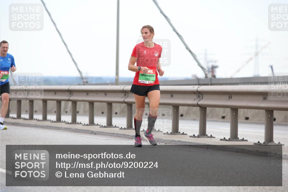 03.10.2025 - Köhlbrandbrückenlauf Lena Gebhardt http://msf.ph/oto/9200224 03.10.2025 15:22:14 Position 1 7262 meine-sportfotos.de