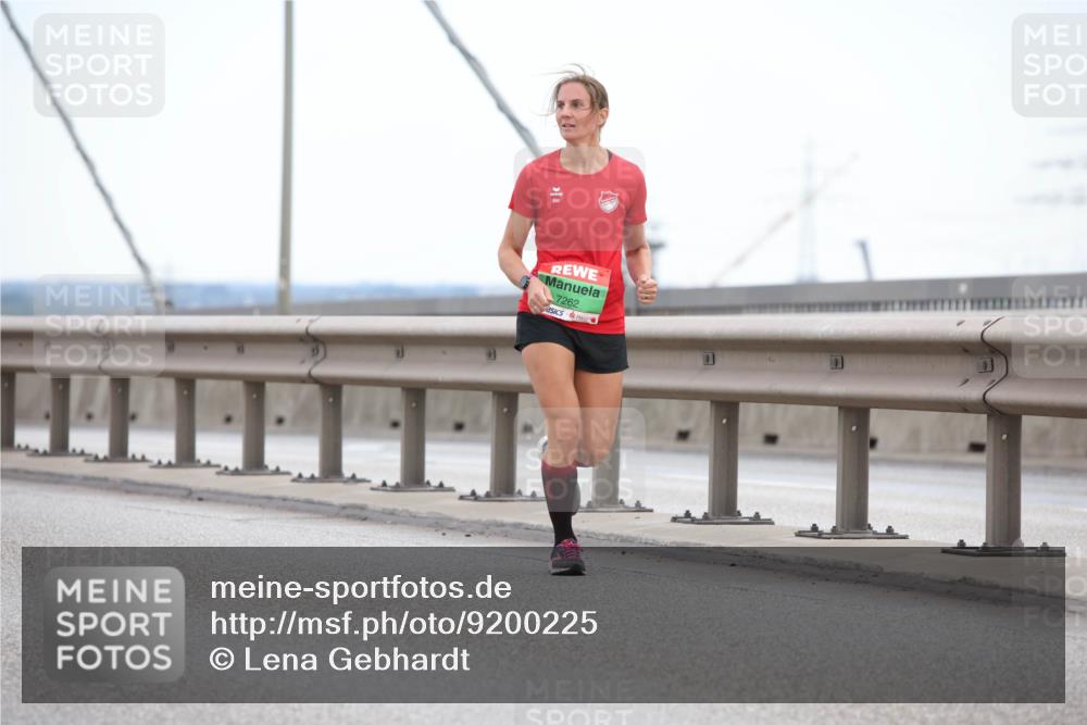 03.10.2025 - Köhlbrandbrückenlauf Lena Gebhardt http://msf.ph/oto/9200225 03.10.2025 15:22:15 Position 1 7262 meine-sportfotos.de