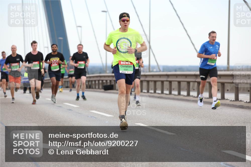 03.10.2025 - Köhlbrandbrückenlauf Lena Gebhardt http://msf.ph/oto/9200227 03.10.2025 15:22:16 Position 1 9391 meine-sportfotos.de