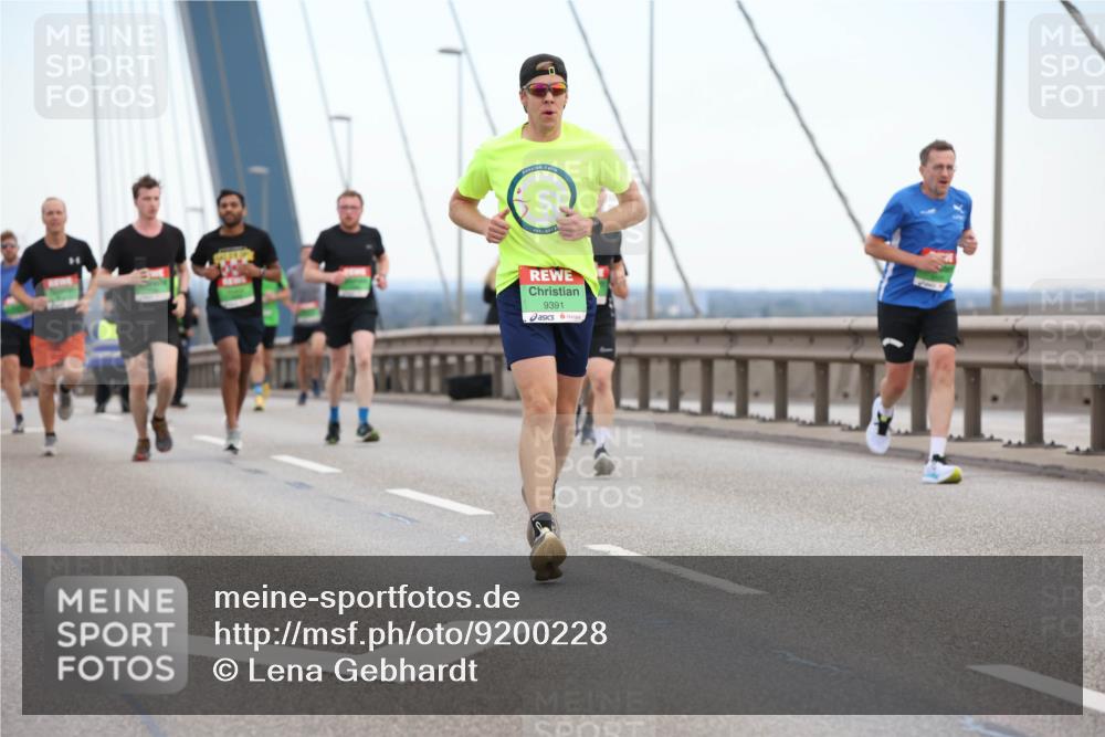 03.10.2025 - Köhlbrandbrückenlauf Lena Gebhardt http://msf.ph/oto/9200228 03.10.2025 15:22:16 Position 1 9391 meine-sportfotos.de