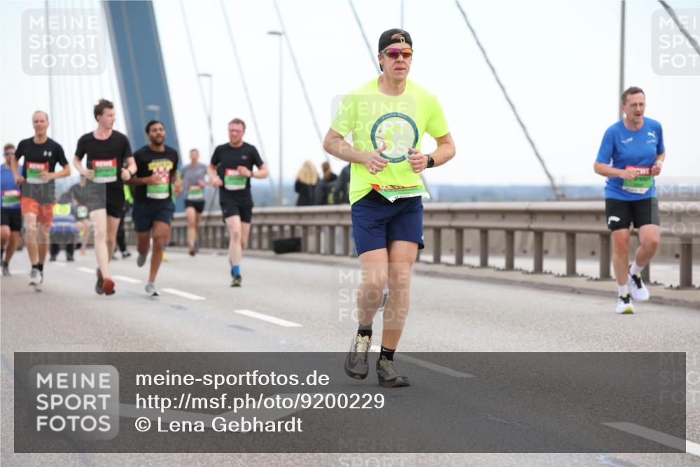 03.10.2025 - Köhlbrandbrückenlauf Lena Gebhardt http://msf.ph/oto/9200229 03.10.2025 15:22:17 Position 1  meine-sportfotos.de
