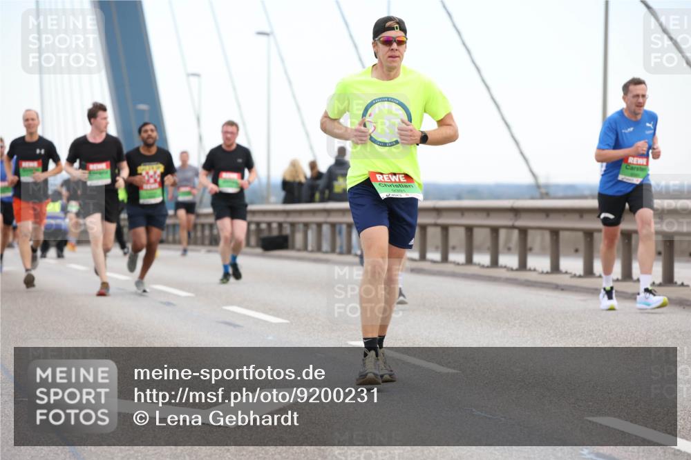 03.10.2025 - Köhlbrandbrückenlauf Lena Gebhardt http://msf.ph/oto/9200231 03.10.2025 15:22:17 Position 1 9391 meine-sportfotos.de