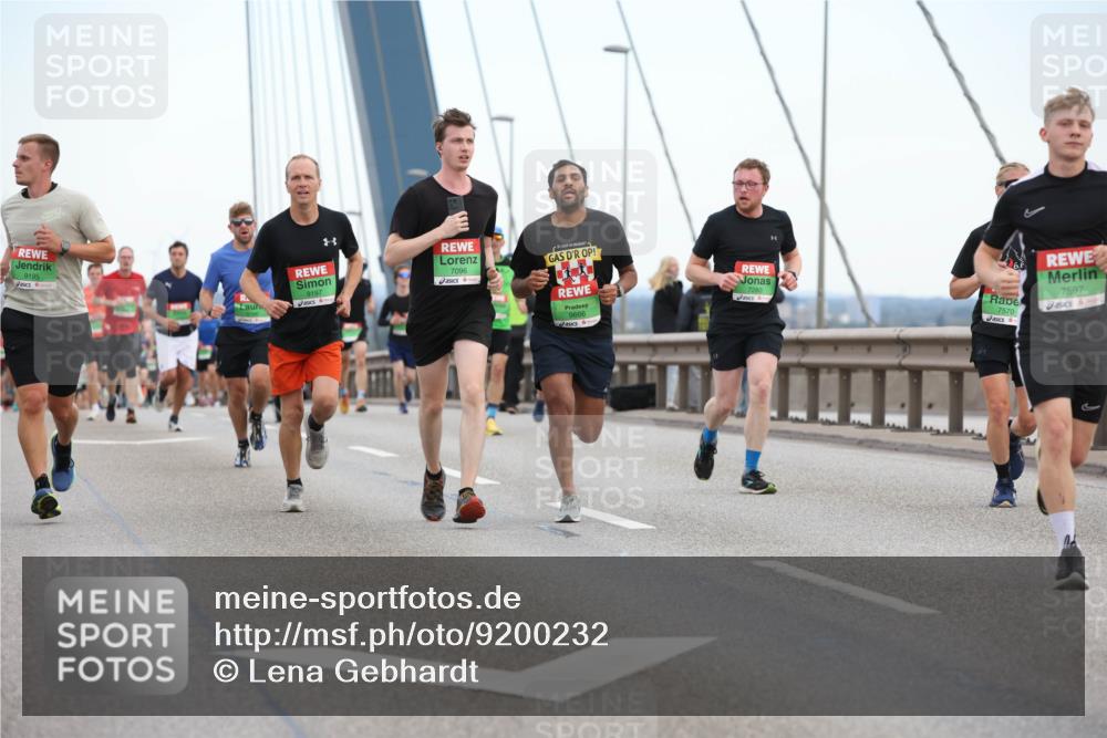 03.10.2025 - Köhlbrandbrückenlauf Lena Gebhardt http://msf.ph/oto/9200232 03.10.2025 15:22:19 Position 1 9195, 9197, 7096, 9666, 7570, 7597 meine-sportfotos.de