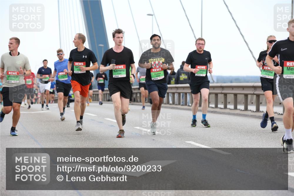03.10.2025 - Köhlbrandbrückenlauf Lena Gebhardt http://msf.ph/oto/9200233 03.10.2025 15:22:19 Position 1 9195, 7096, 9666, 7570, 759 meine-sportfotos.de