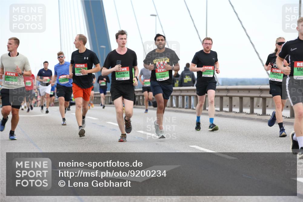 03.10.2025 - Köhlbrandbrückenlauf Lena Gebhardt http://msf.ph/oto/9200234 03.10.2025 15:22:19 Position 1 9195, 7096, 9666, 7570, 75 meine-sportfotos.de