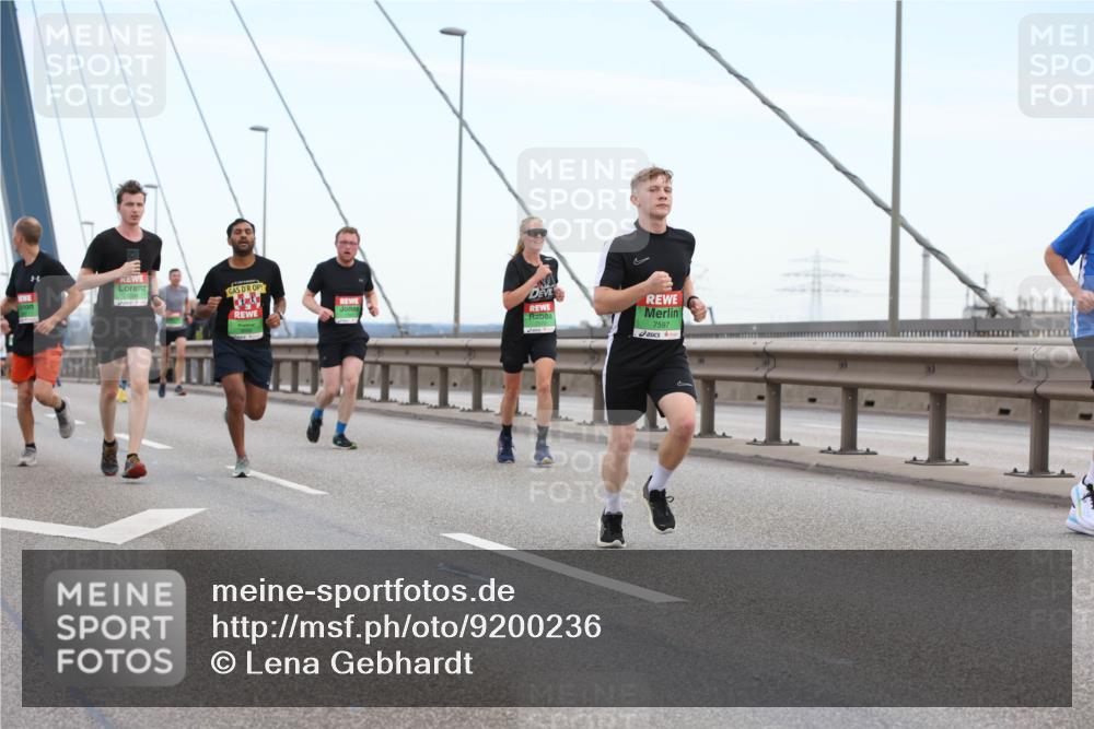 03.10.2025 - Köhlbrandbrückenlauf Lena Gebhardt http://msf.ph/oto/9200236 03.10.2025 15:22:20 Position 1 7597 meine-sportfotos.de