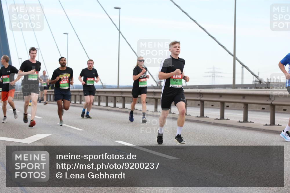 03.10.2025 - Köhlbrandbrückenlauf Lena Gebhardt http://msf.ph/oto/9200237 03.10.2025 15:22:20 Position 1 7597 meine-sportfotos.de