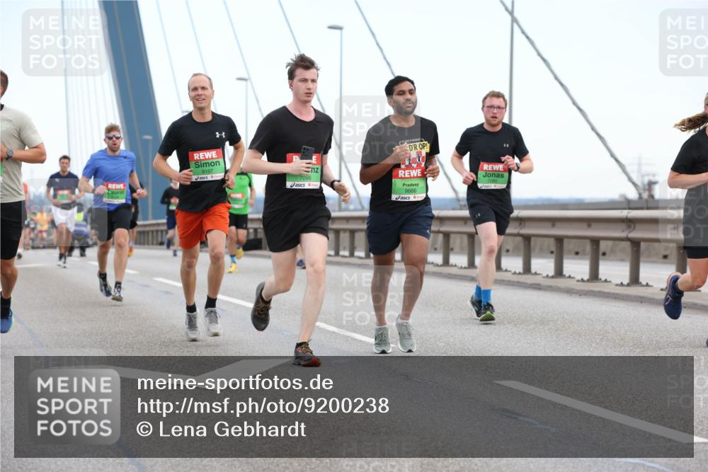 03.10.2025 - Köhlbrandbrückenlauf Lena Gebhardt http://msf.ph/oto/9200238 03.10.2025 15:22:21 Position 1 9197, 7096, 9666, 7280 meine-sportfotos.de
