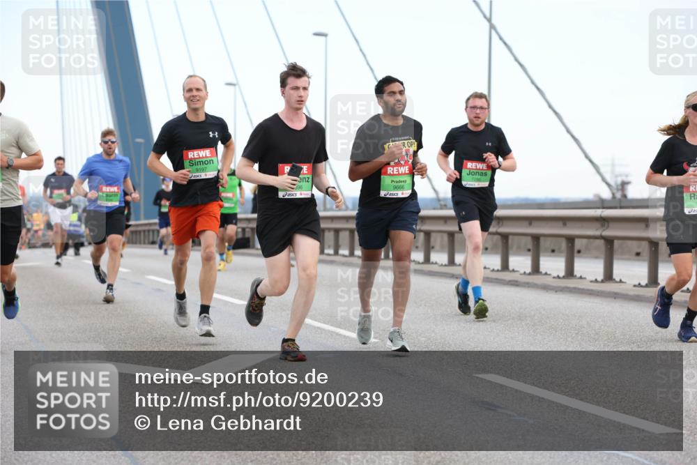 03.10.2025 - Köhlbrandbrückenlauf Lena Gebhardt http://msf.ph/oto/9200239 03.10.2025 15:22:21 Position 1 9197, 096, 9666 meine-sportfotos.de
