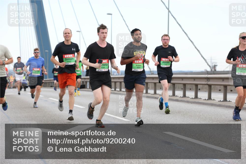 03.10.2025 - Köhlbrandbrückenlauf Lena Gebhardt http://msf.ph/oto/9200240 03.10.2025 15:22:21 Position 1 9197, 7096, 9666, 6, 6, 7570 meine-sportfotos.de