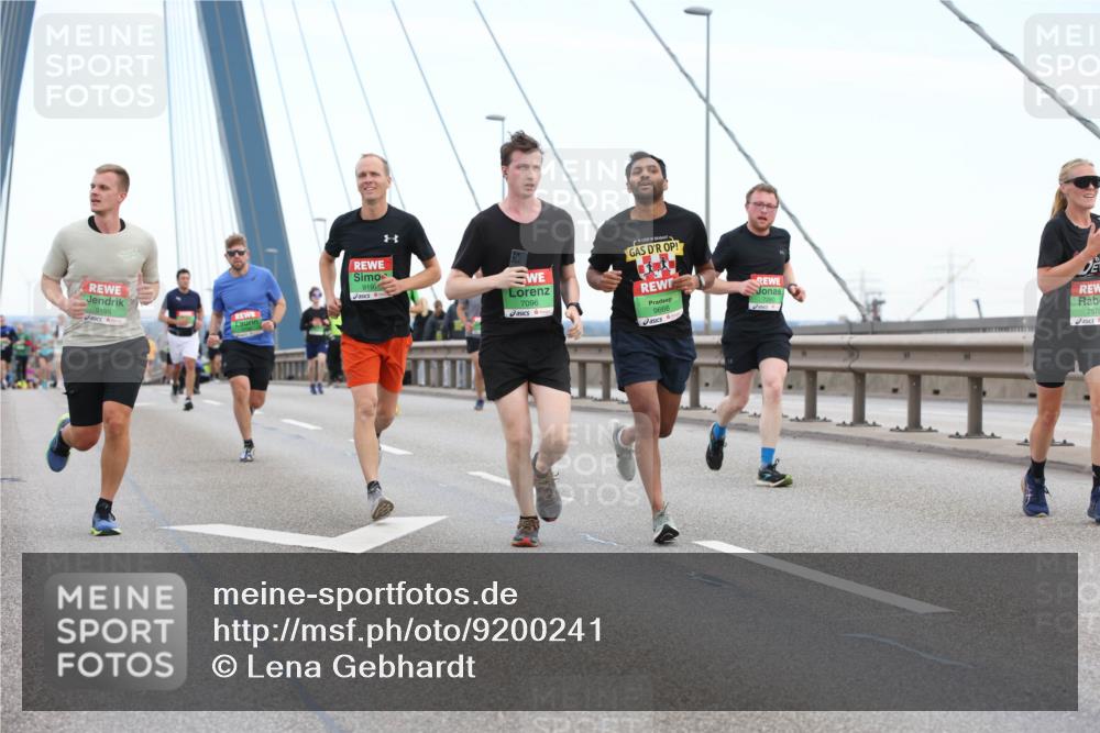 03.10.2025 - Köhlbrandbrückenlauf Lena Gebhardt http://msf.ph/oto/9200241 03.10.2025 15:22:22 Position 1 9195, 919, 7096, 7280, 9666, 7570 meine-sportfotos.de