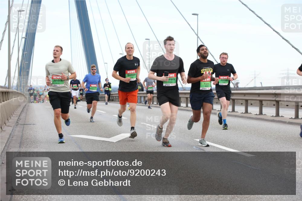 03.10.2025 - Köhlbrandbrückenlauf Lena Gebhardt http://msf.ph/oto/9200243 03.10.2025 15:22:22 Position 1 9195, 197, 7096, 9666 meine-sportfotos.de