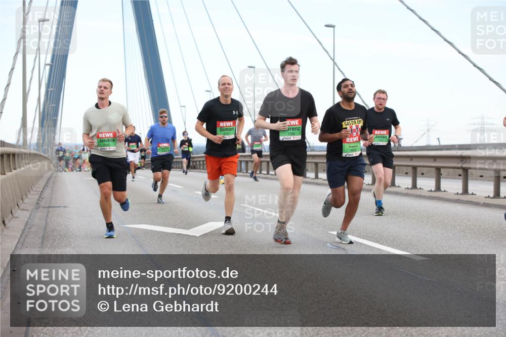 03.10.2025 - Köhlbrandbrückenlauf Lena Gebhardt http://msf.ph/oto/9200244 03.10.2025 15:22:22 Position 1 9195, 9197, 7096, 9666 meine-sportfotos.de