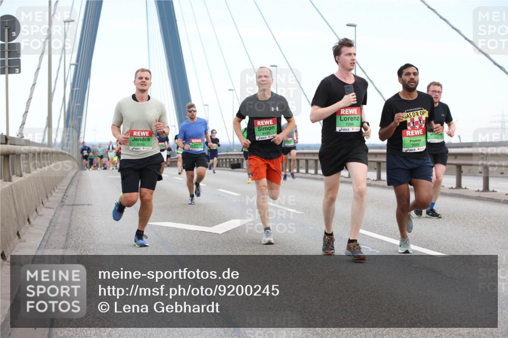 03.10.2025 - Köhlbrandbrückenlauf Lena Gebhardt http://msf.ph/oto/9200245 03.10.2025 15:22:23 Position 1 9195, 9197, 7096, 9666 meine-sportfotos.de