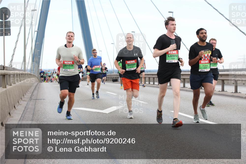 03.10.2025 - Köhlbrandbrückenlauf Lena Gebhardt http://msf.ph/oto/9200246 03.10.2025 15:22:23 Position 1 9195, 9197, 7096, 9666 meine-sportfotos.de