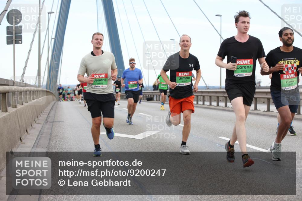 03.10.2025 - Köhlbrandbrückenlauf Lena Gebhardt http://msf.ph/oto/9200247 03.10.2025 15:22:23 Position 1 9195, 9197, 7096, 9666 meine-sportfotos.de