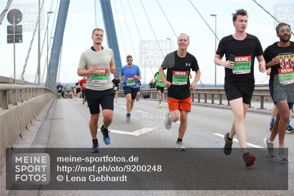 03.10.2025 - Köhlbrandbrückenlauf Lena Gebhardt http://msf.ph/oto/9200248 03.10.2025 15:22:23 Position 1 9195, 9197, 7096, 9666 meine-sportfotos.de