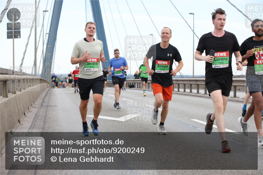 03.10.2025 - Köhlbrandbrückenlauf Lena Gebhardt http://msf.ph/oto/9200249 03.10.2025 15:22:23 Position 1 9197, 7096, 9195, 96 meine-sportfotos.de