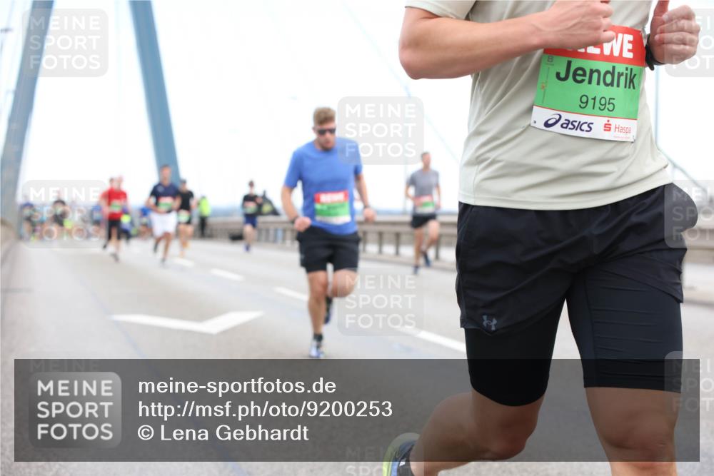 03.10.2025 - Köhlbrandbrückenlauf Lena Gebhardt http://msf.ph/oto/9200253 03.10.2025 15:22:25 Position 1 9195 meine-sportfotos.de
