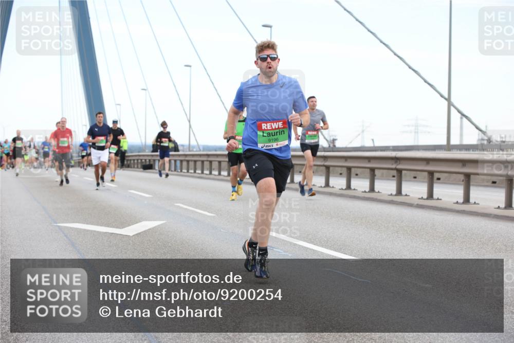 03.10.2025 - Köhlbrandbrückenlauf Lena Gebhardt http://msf.ph/oto/9200254 03.10.2025 15:22:25 Position 1 9196 meine-sportfotos.de