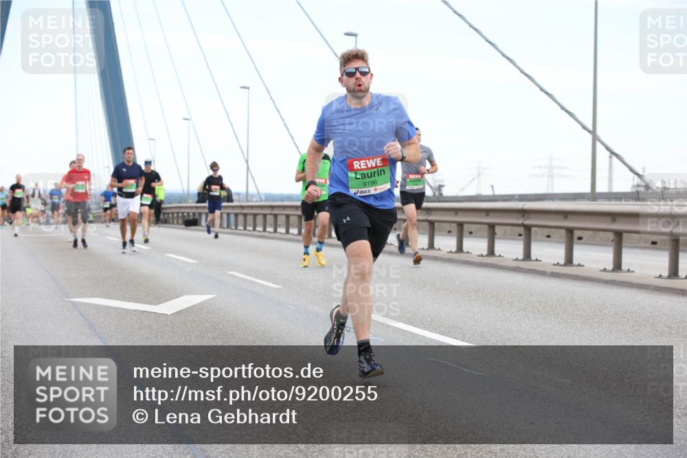 03.10.2025 - Köhlbrandbrückenlauf Lena Gebhardt http://msf.ph/oto/9200255 03.10.2025 15:22:25 Position 1 9196 meine-sportfotos.de