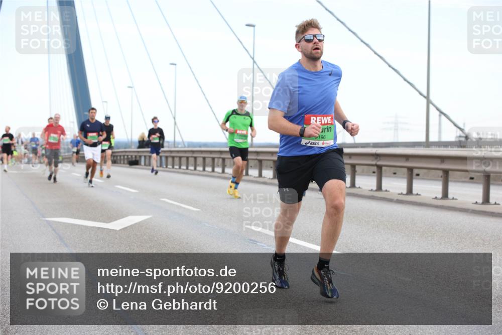 03.10.2025 - Köhlbrandbrückenlauf Lena Gebhardt http://msf.ph/oto/9200256 03.10.2025 15:22:26 Position 1 196 meine-sportfotos.de