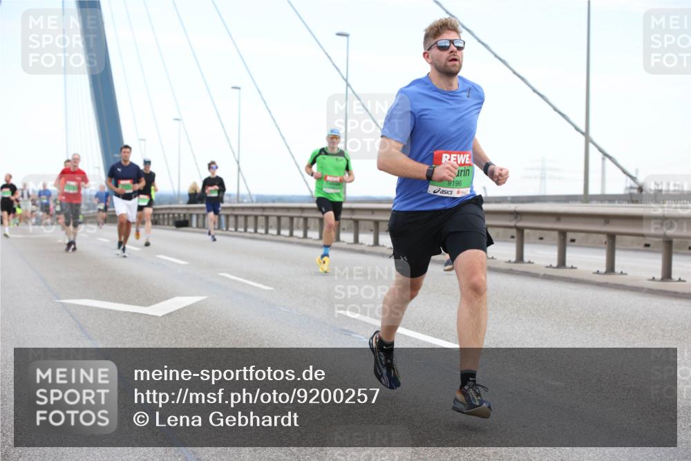03.10.2025 - Köhlbrandbrückenlauf Lena Gebhardt http://msf.ph/oto/9200257 03.10.2025 15:22:26 Position 1 9196 meine-sportfotos.de