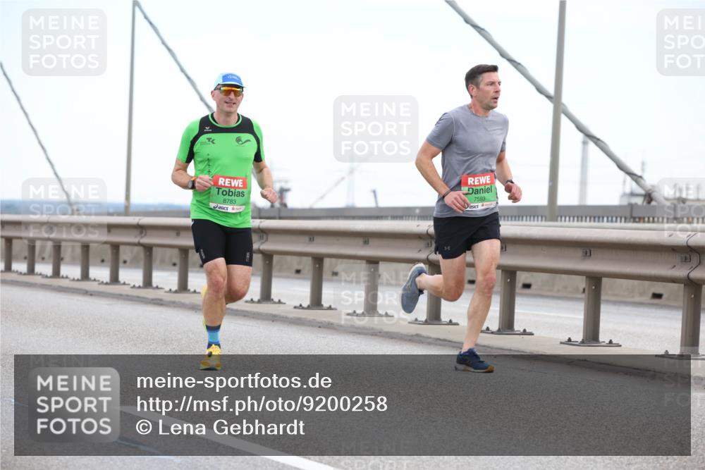 03.10.2025 - Köhlbrandbrückenlauf Lena Gebhardt http://msf.ph/oto/9200258 03.10.2025 15:22:27 Position 1 8783, 7593 meine-sportfotos.de