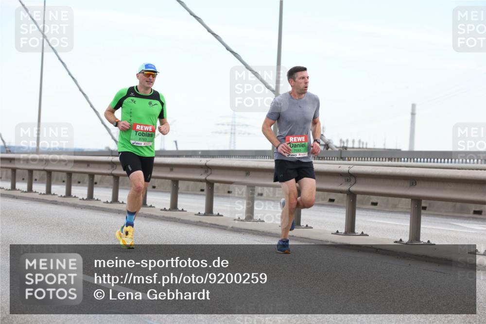 03.10.2025 - Köhlbrandbrückenlauf Lena Gebhardt http://msf.ph/oto/9200259 03.10.2025 15:22:27 Position 1 8783, 7593 meine-sportfotos.de
