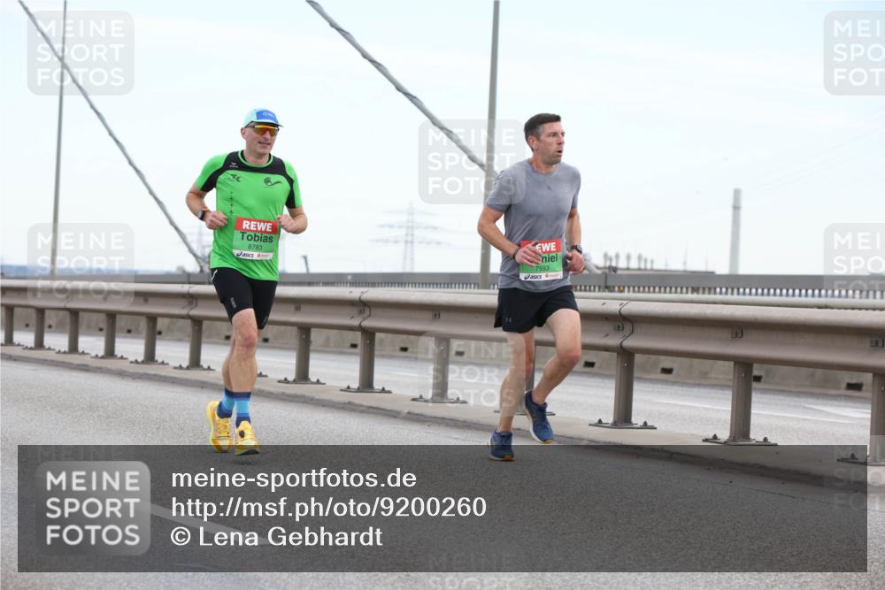 03.10.2025 - Köhlbrandbrückenlauf Lena Gebhardt http://msf.ph/oto/9200260 03.10.2025 15:22:27 Position 1 8783, 7593 meine-sportfotos.de