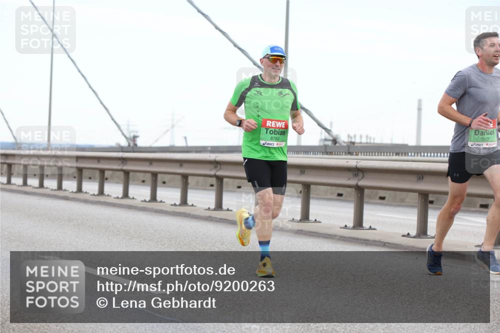 03.10.2025 - Köhlbrandbrückenlauf Lena Gebhardt http://msf.ph/oto/9200263 03.10.2025 15:22:28 Position 1 8783, 7593 meine-sportfotos.de