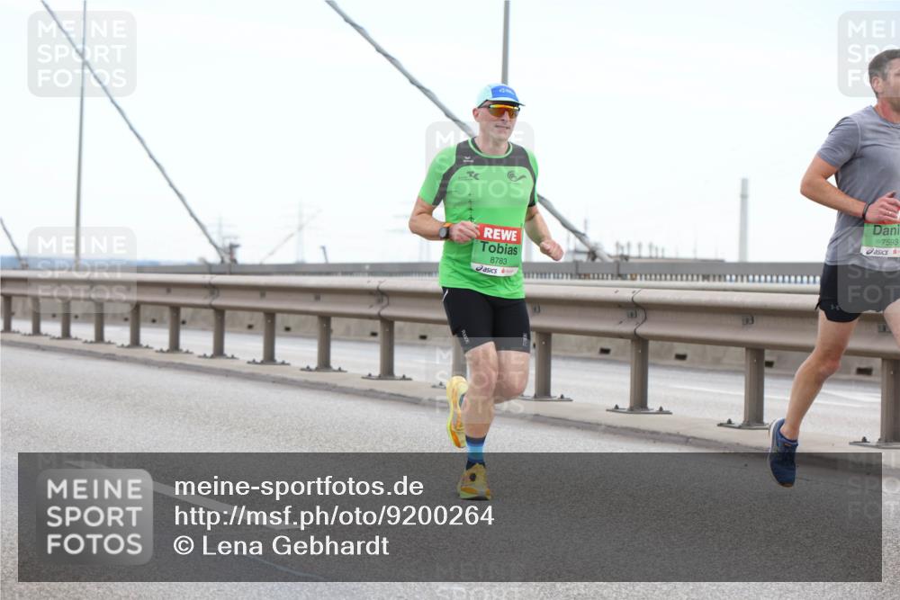 03.10.2025 - Köhlbrandbrückenlauf Lena Gebhardt http://msf.ph/oto/9200264 03.10.2025 15:22:28 Position 1 8783, 7593 meine-sportfotos.de