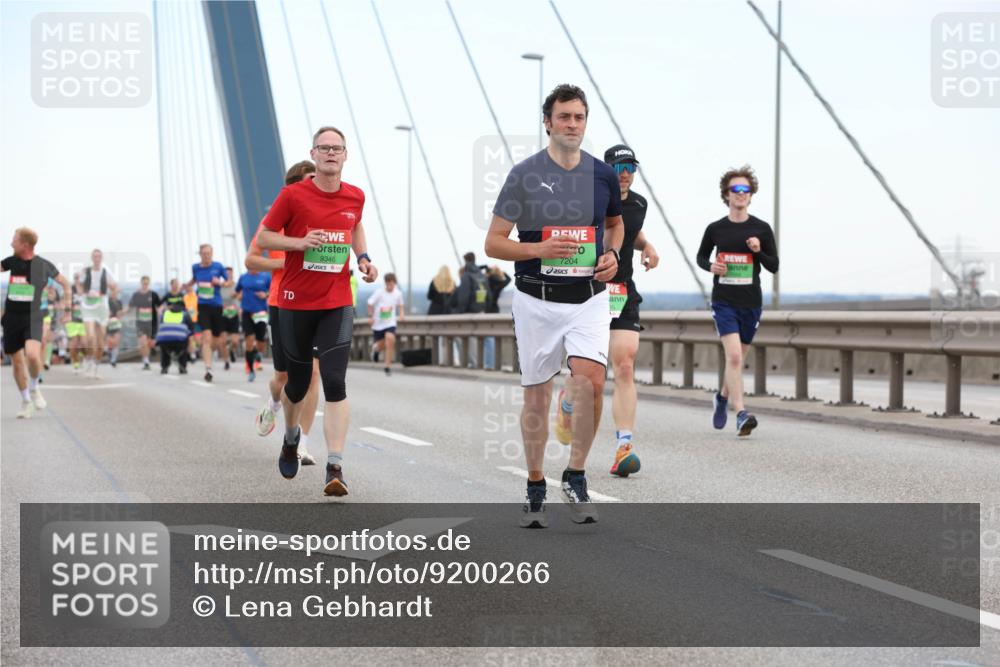 03.10.2025 - Köhlbrandbrückenlauf Lena Gebhardt http://msf.ph/oto/9200266 03.10.2025 15:22:29 Position 1 9346, 7204 meine-sportfotos.de