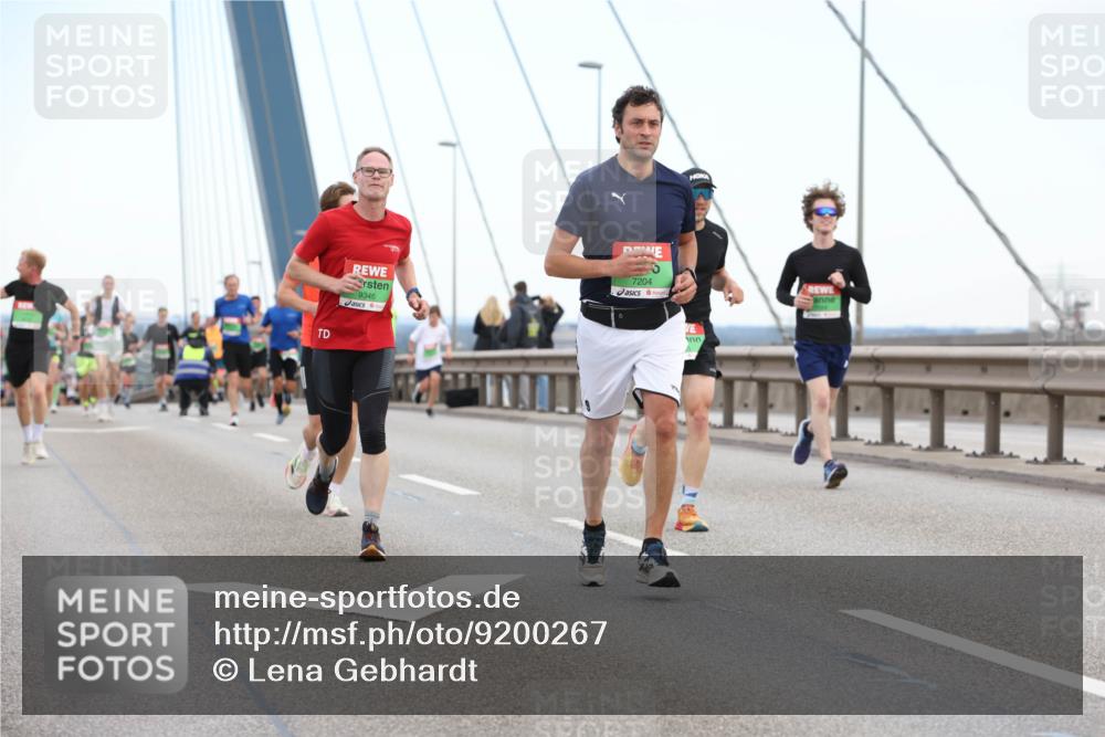 03.10.2025 - Köhlbrandbrückenlauf Lena Gebhardt http://msf.ph/oto/9200267 03.10.2025 15:22:29 Position 1 9346, 7204 meine-sportfotos.de