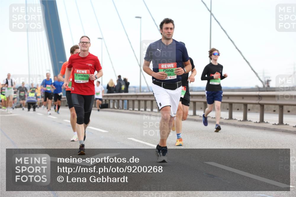 03.10.2025 - Köhlbrandbrückenlauf Lena Gebhardt http://msf.ph/oto/9200268 03.10.2025 15:22:29 Position 1 9346, 204, 9 meine-sportfotos.de