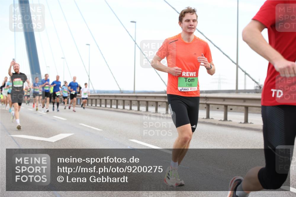 03.10.2025 - Köhlbrandbrückenlauf Lena Gebhardt http://msf.ph/oto/9200275 03.10.2025 15:22:33 Position 1 7185 meine-sportfotos.de