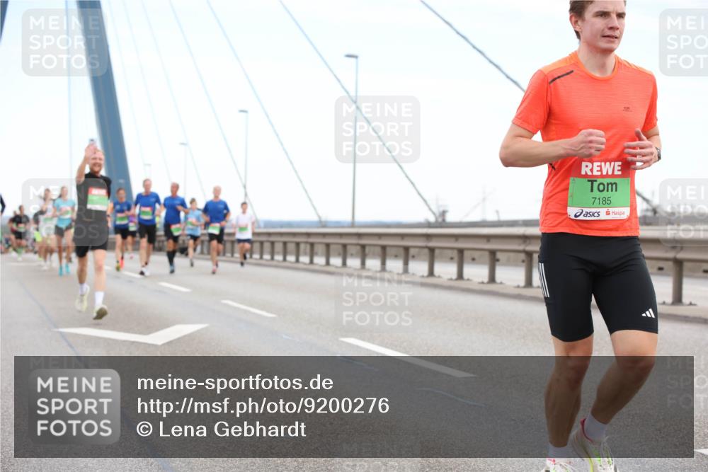 03.10.2025 - Köhlbrandbrückenlauf Lena Gebhardt http://msf.ph/oto/9200276 03.10.2025 15:22:33 Position 1 7185 meine-sportfotos.de