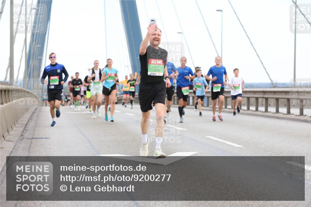 03.10.2025 - Köhlbrandbrückenlauf Lena Gebhardt http://msf.ph/oto/9200277 03.10.2025 15:22:34 Position 1 9715 meine-sportfotos.de