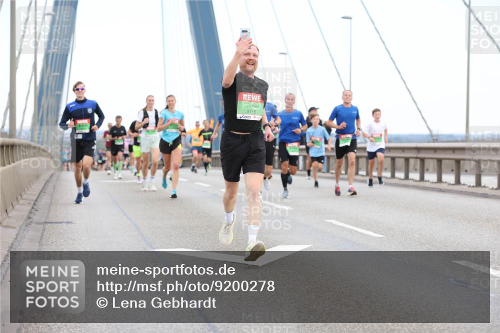 03.10.2025 - Köhlbrandbrückenlauf Lena Gebhardt http://msf.ph/oto/9200278 03.10.2025 15:22:34 Position 1 9715 meine-sportfotos.de