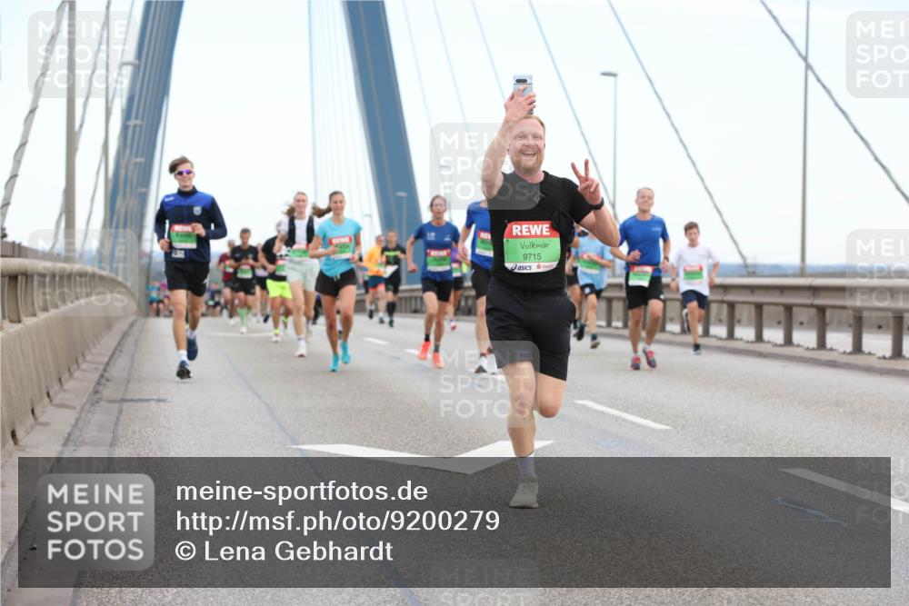 03.10.2025 - Köhlbrandbrückenlauf Lena Gebhardt http://msf.ph/oto/9200279 03.10.2025 15:22:34 Position 1 9715 meine-sportfotos.de
