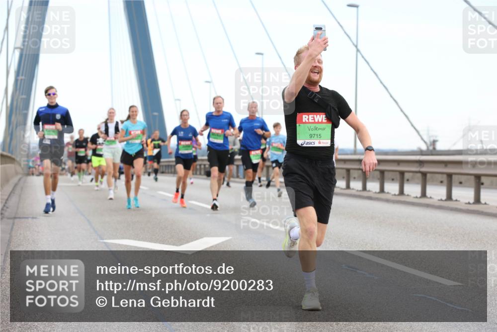 03.10.2025 - Köhlbrandbrückenlauf Lena Gebhardt http://msf.ph/oto/9200283 03.10.2025 15:22:35 Position 1 9715 meine-sportfotos.de